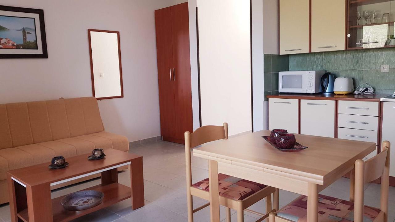 Apartmani Lazarevic Luštica Esterno foto