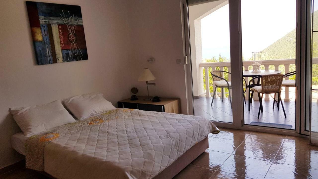 Apartmani Lazarevic Luštica Esterno foto